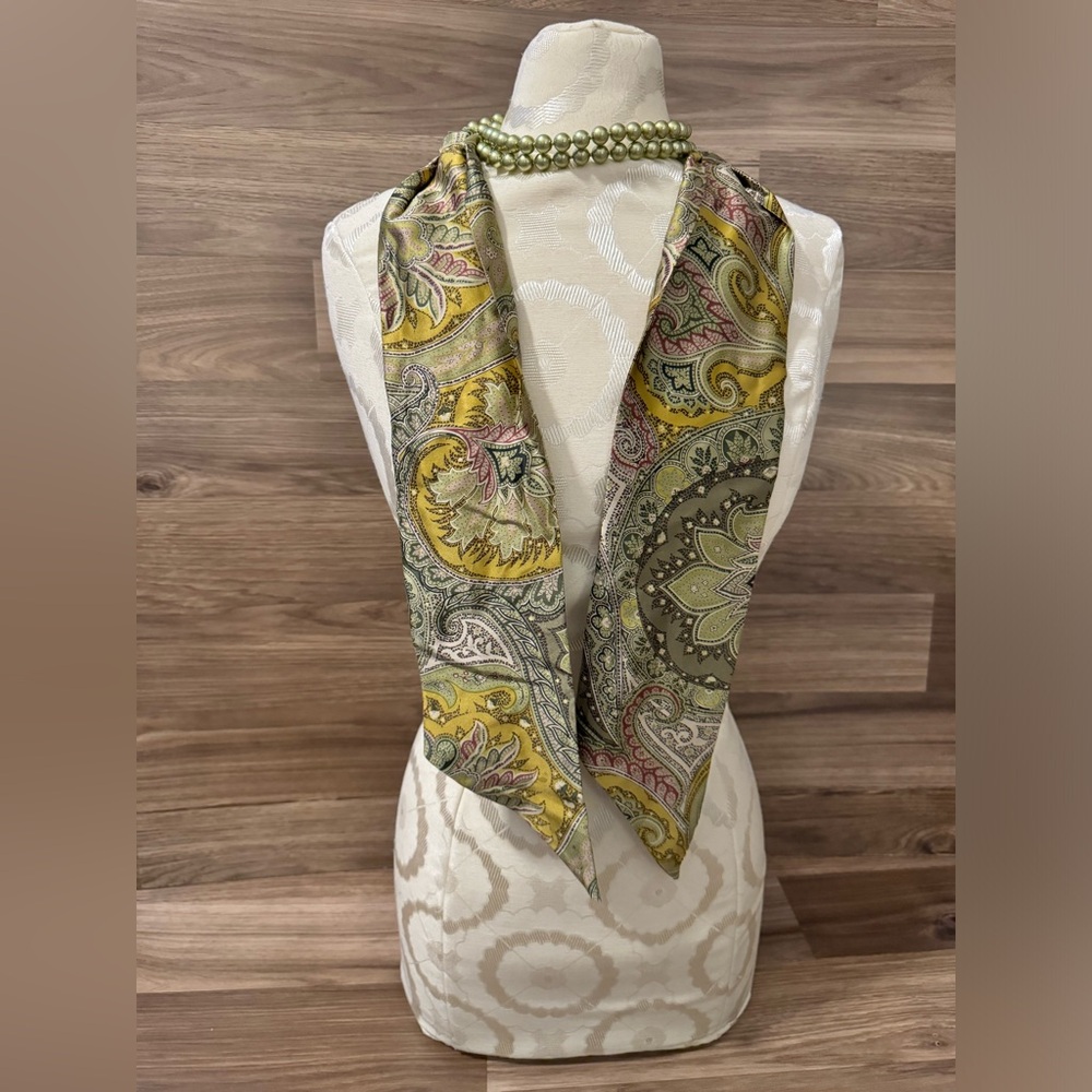 Vintage Necklace Faux Pearls Green Attached to Silk Abstract Scarf - Picture 7 of 17